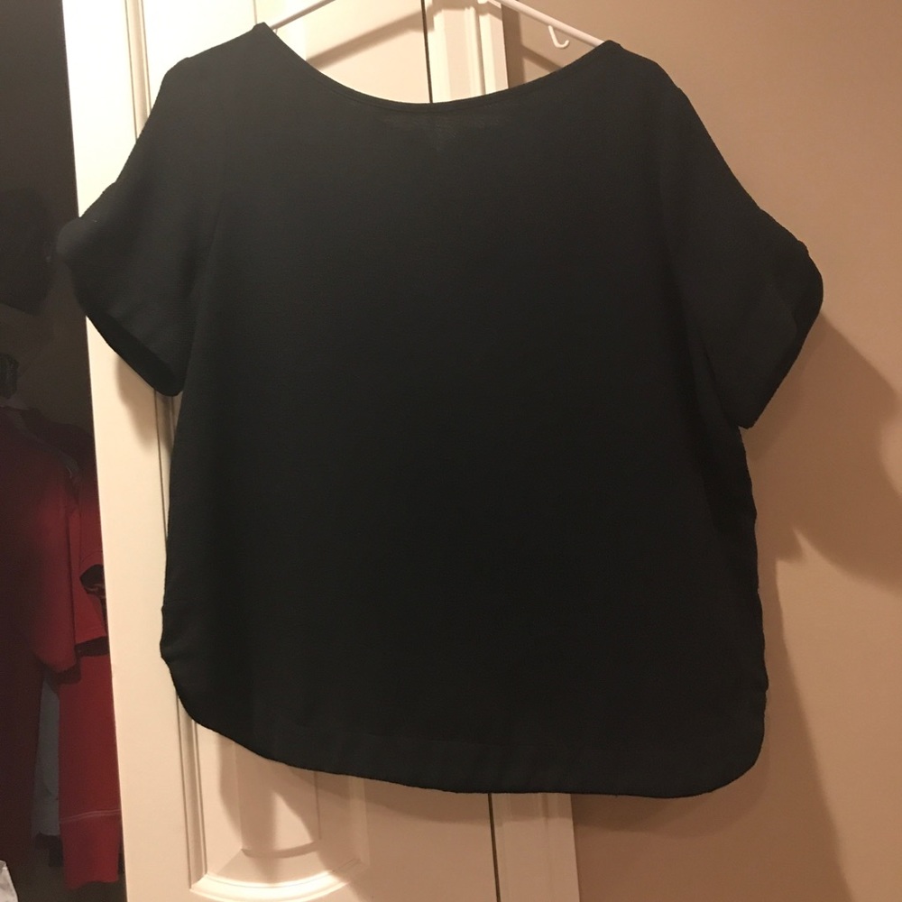 Cute black top with zipper back
